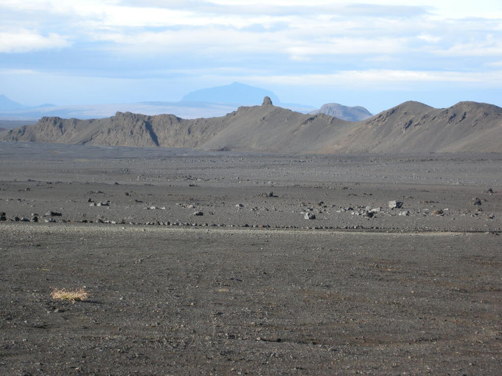 Campingplatz am Kverkfjöll, Herðubreið im Hintergrund