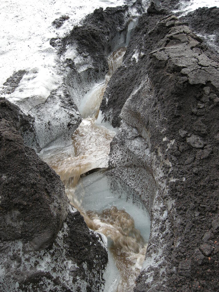 Kverkfjöll, auf dem Gletscher, Schmelzwasser Kaskade