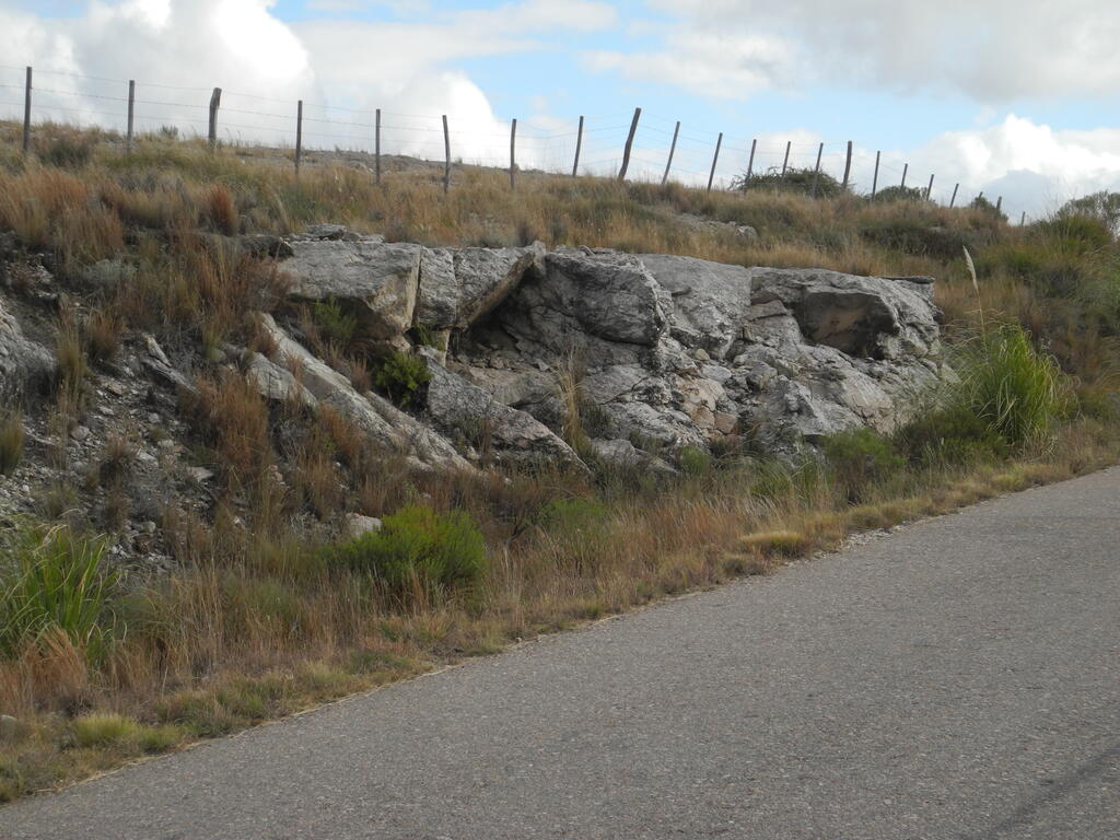 Pegmatit Aufschluss am Straßenrand