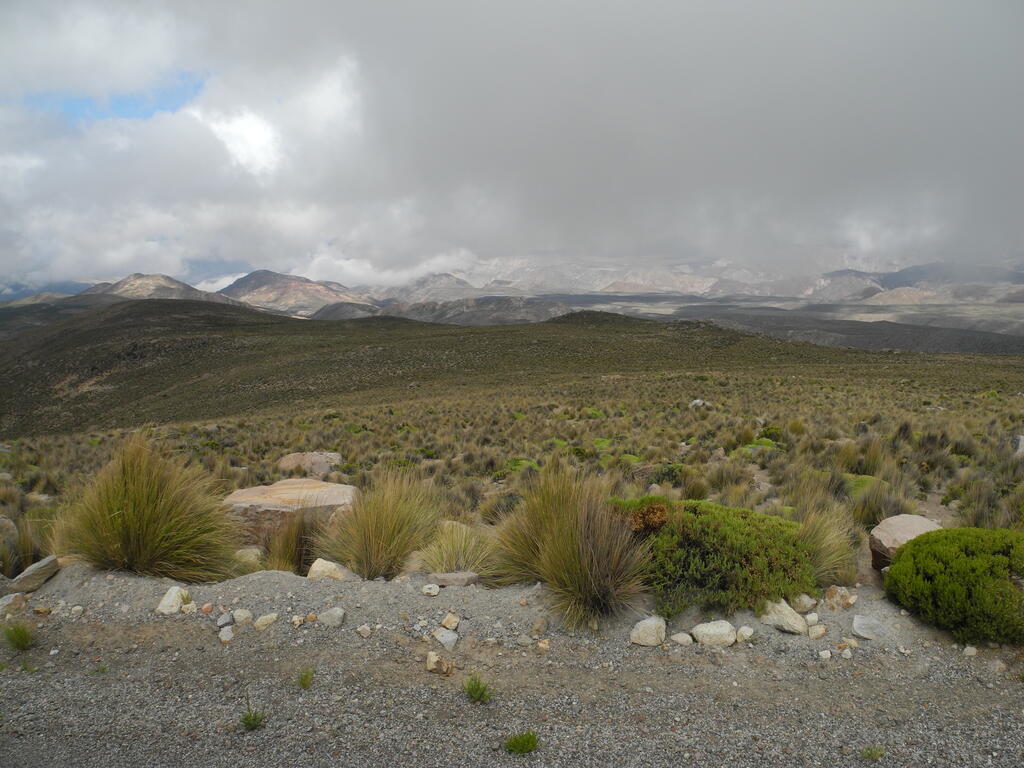 Wolken um den Taapacá werden wieder dichter